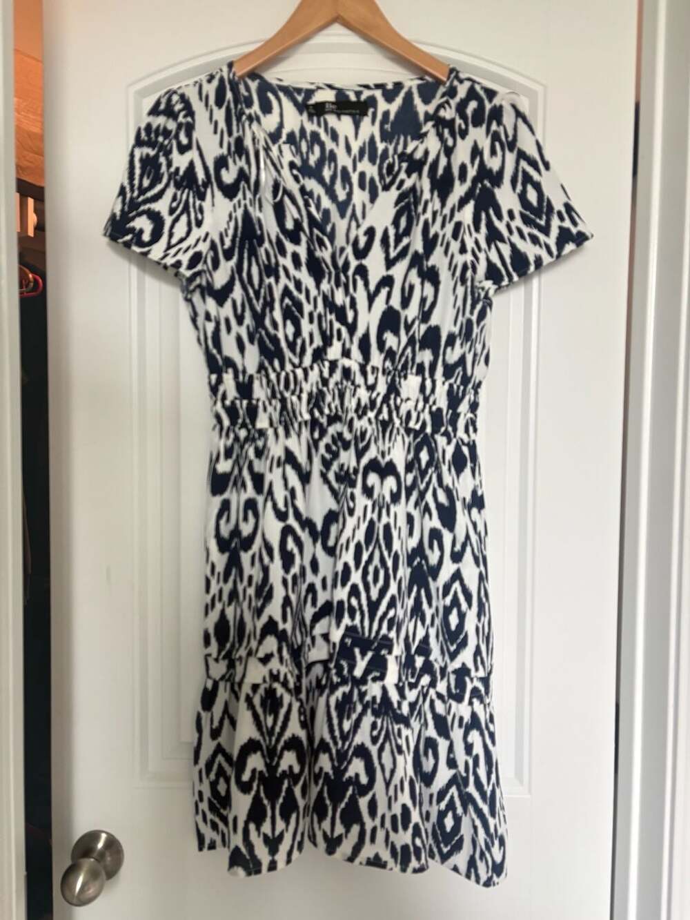 Be by Chetta B Blue and White Ikat Print V-Neck Short Sleeve Mini Dress